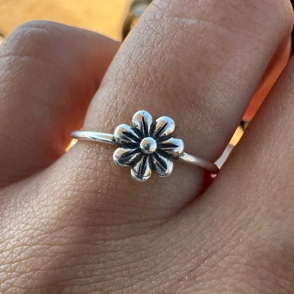 925 Sterling Silver Daysi Ring - Picture 1 of 6